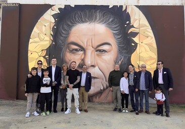 Fran Castro homenajea a La Paquera de Jerez retratándola en un gigantesco grafiti