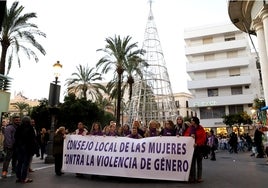 Jerez se suma a la conmemoración del 25-N con una manifestación ciudadana y la lectura de poemas y de un manifiesto