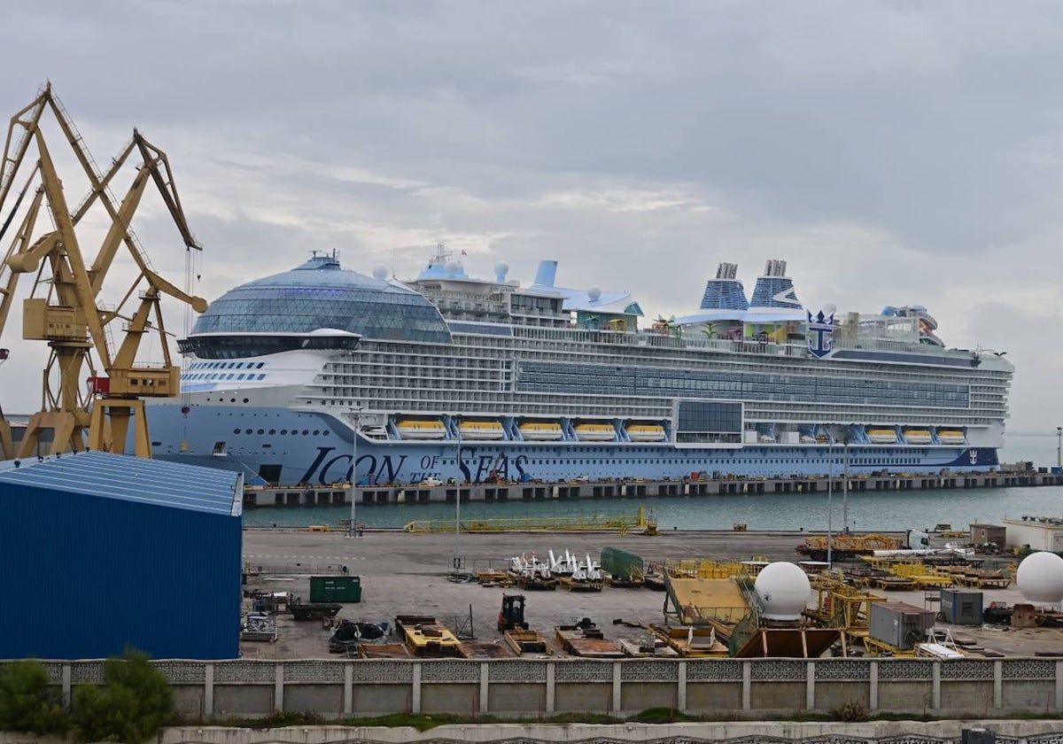 El 'Icon of the Seas', en aguas de Cádiz