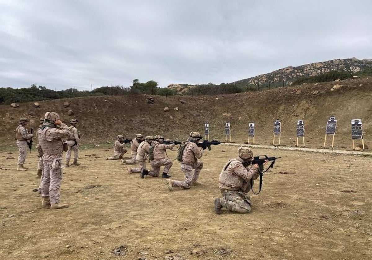 El Tercio de Armada instruye a nuevos militares ucranianos en sus instalaciones de San Fernando