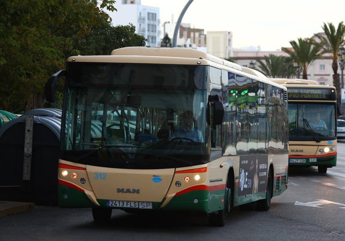 Óscar Torres propone la gratuidad de los autobuses urbanos durante la Navidad.