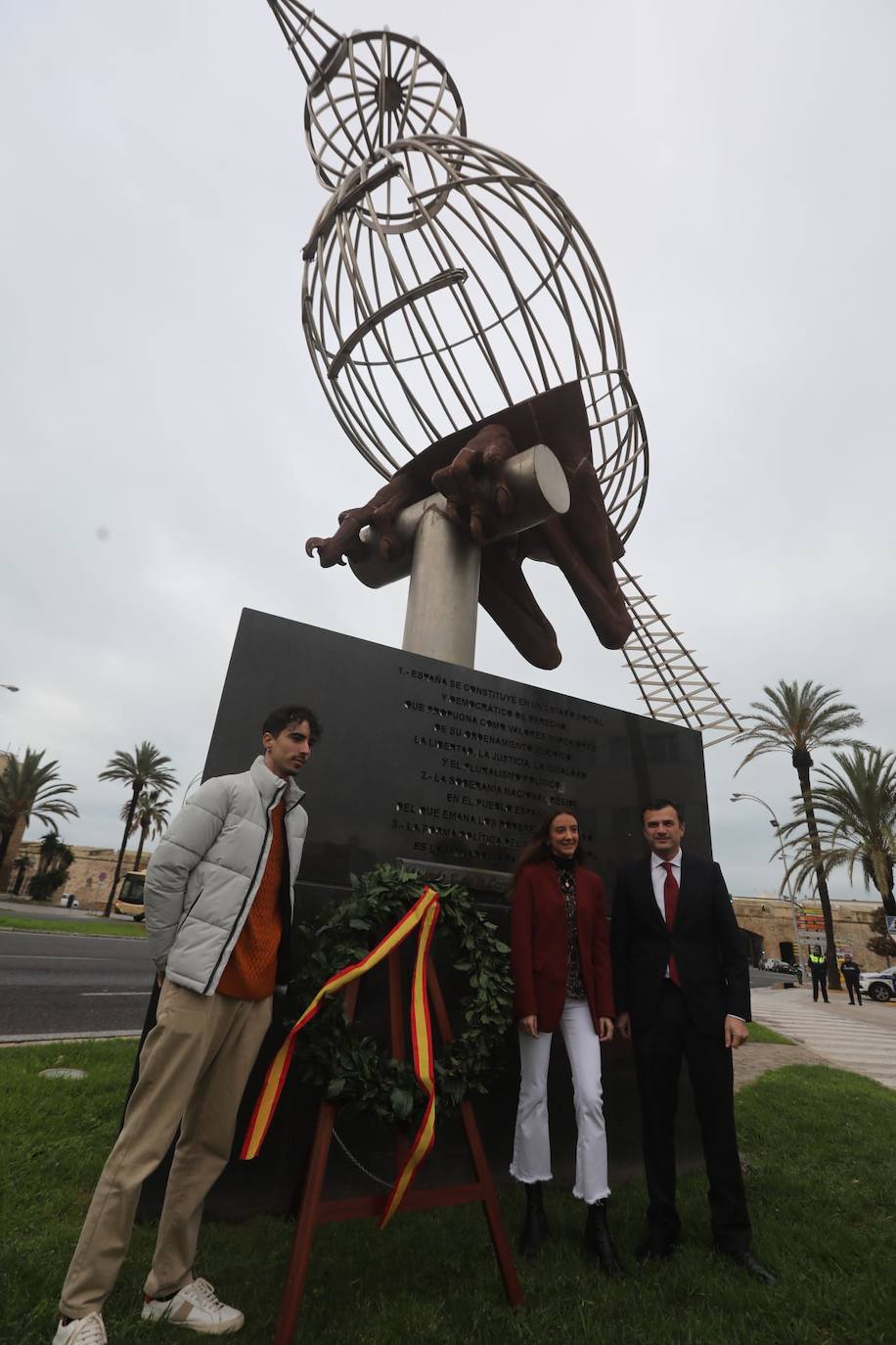 Fotos: Cádiz celebra el Día de la Constitución con la tradicional ofrenda floral e izado de la bandera