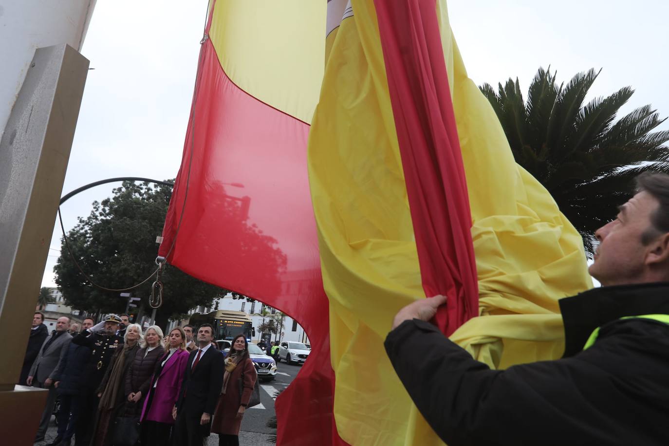 Fotos: Cádiz celebra el Día de la Constitución con la tradicional ofrenda floral e izado de la bandera
