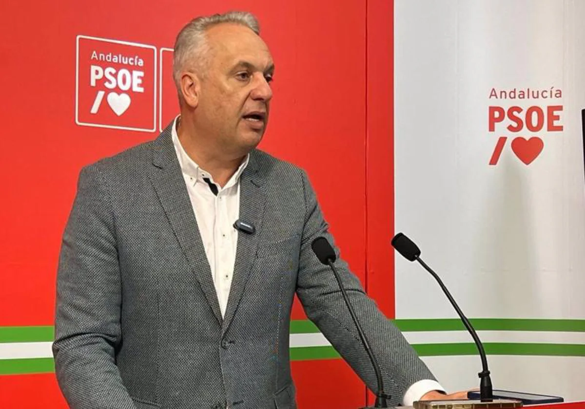 Juan Carlos Ruiz Boix, en la sede provincial del PSOE.