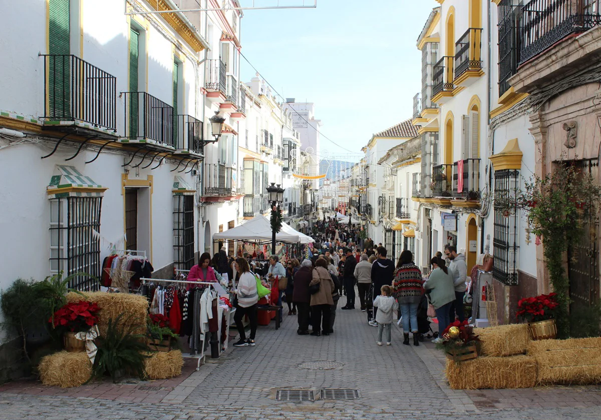 Olvera celebra su Mercado Navideño en pleno Conjunto Histórico.