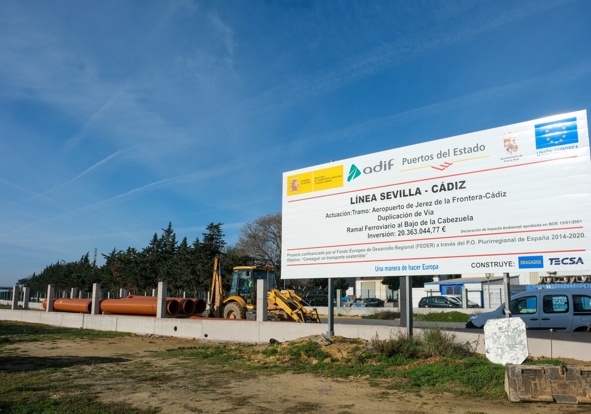 Cartel en el Trocadero que informa de esta obra ferroviaria