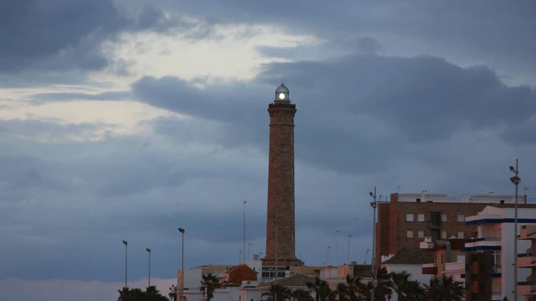 ¿Por qué el faro de Chipiona pertenece a Sevilla y no a Cádiz?