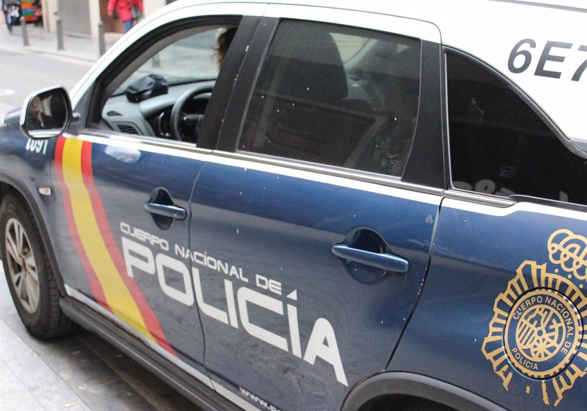 Detenido un hombre en busca y captura que se atrincheró en una azotea amenazando con saltar en Algeciras.