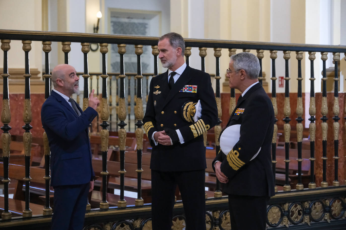Fotos: El rey Felipe VI conoce la Escuela de Suboficiales y el Panteón de Ilustres Marinos
