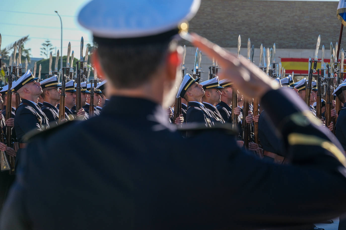 Fotos: El rey Felipe VI conoce la Escuela de Suboficiales y el Panteón de Ilustres Marinos