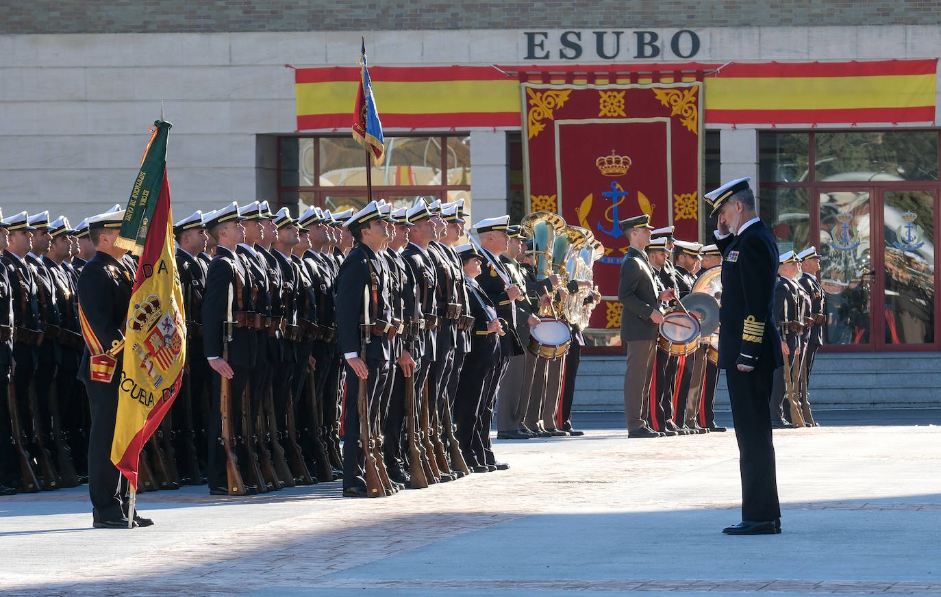 Fotos: El rey Felipe VI conoce la Escuela de Suboficiales y el Panteón de Ilustres Marinos