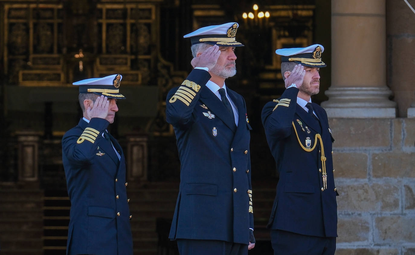 Fotos: El rey Felipe VI conoce la Escuela de Suboficiales y el Panteón de Ilustres Marinos
