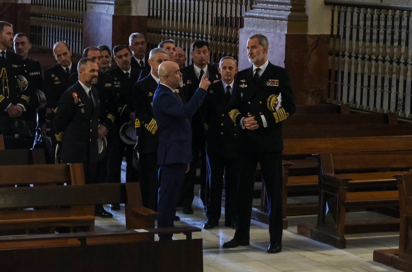 Fotos: El rey Felipe VI conoce la Escuela de Suboficiales y el Panteón de Ilustres Marinos