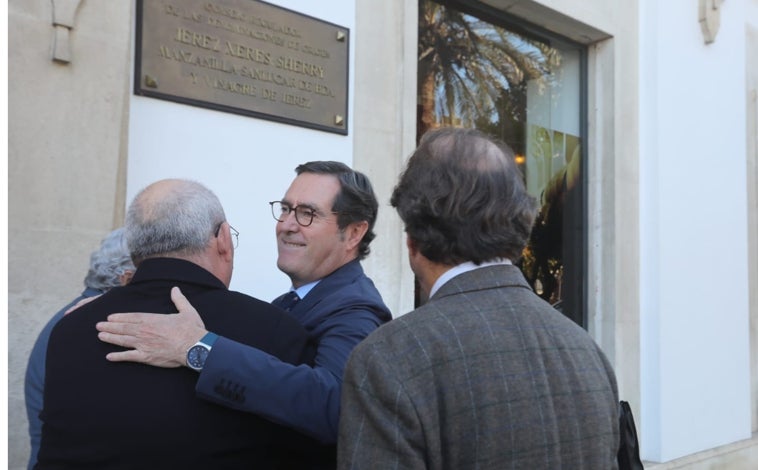 Imagen principal - Antonio Garamendi: «No estamos diciendo que haya que quitar las subvenciones a nadie pero hay que darlas sólo a los que las necesiten»