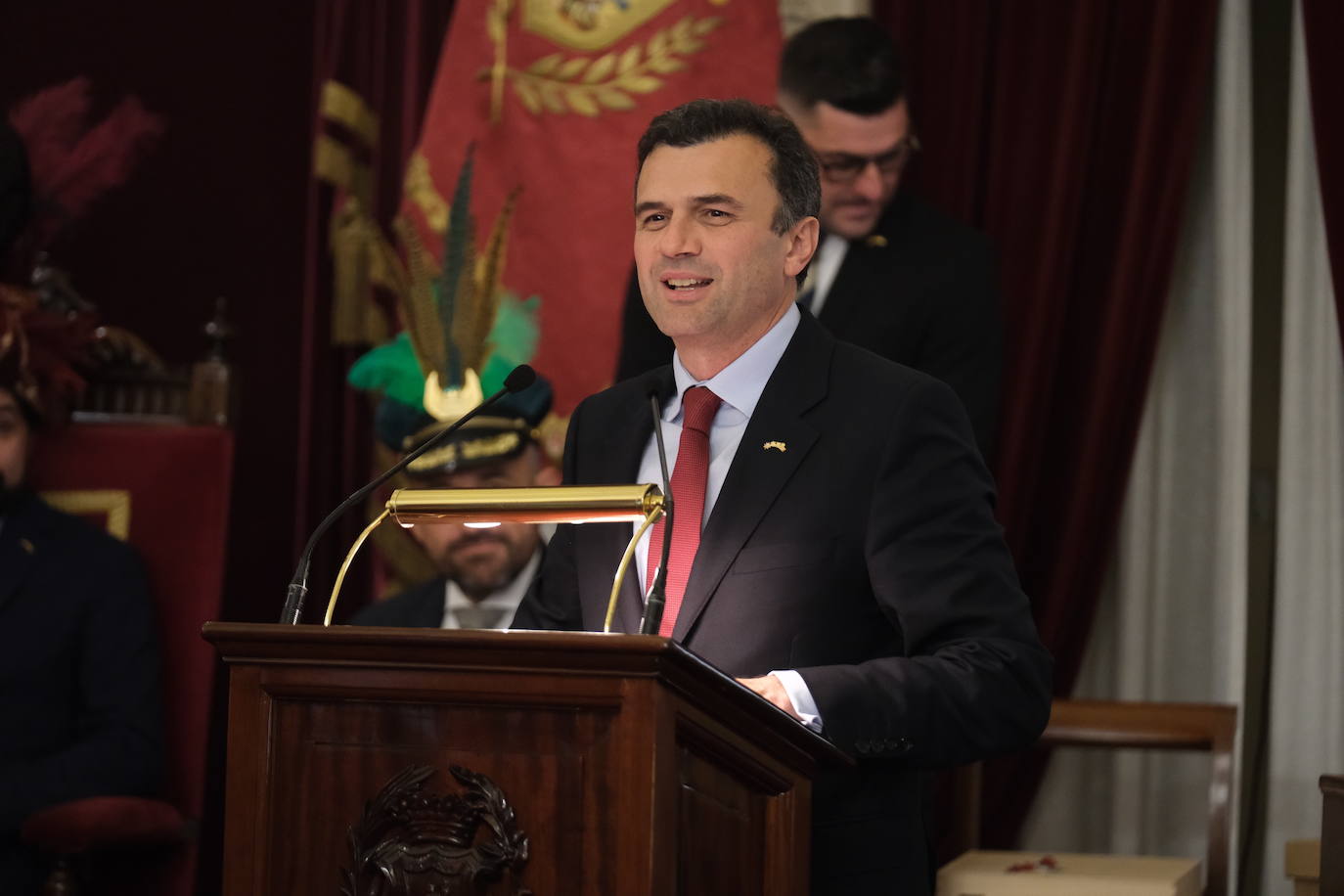 Fotos: entrega de las coronas a los Reyes Magos del año 2024