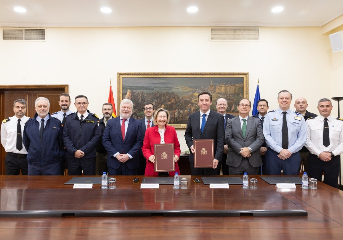 Momento del la firma del acuerdo de ejecución de obra de los hidrográficos