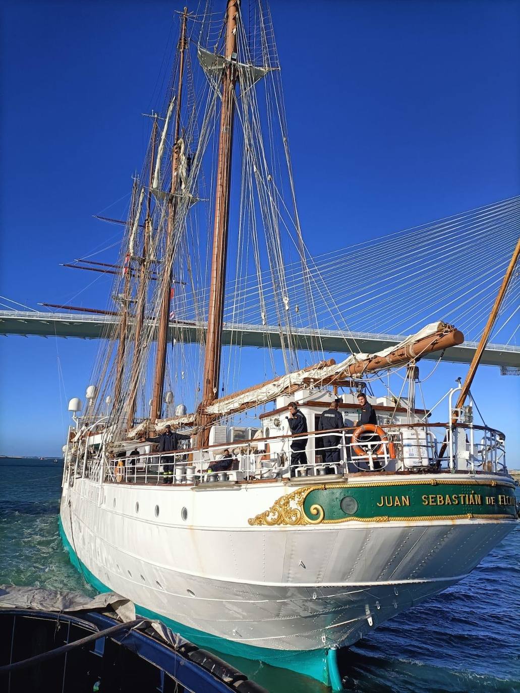 El buque Elcano prepara su 96 crucero de instrucción