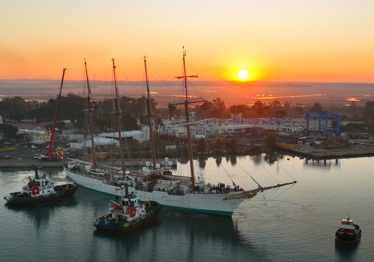 Vista panorámica del Buque Escuela Elcano en La Carraca durante las pruebas de mar a mediados de este mes