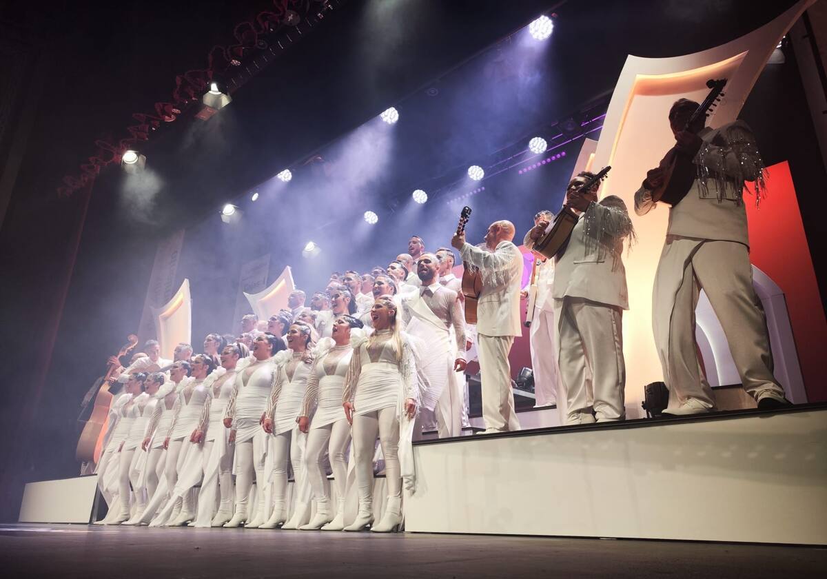 21 de enero. El Concurso Oficial de Agrupaciones del Carnaval volvía a su fecha habitual tras la edición de 2022, que se celebró en mayo por circunstancias derivadas de la pandemia. El coro de Luis Rivero fue el primero en actuar.