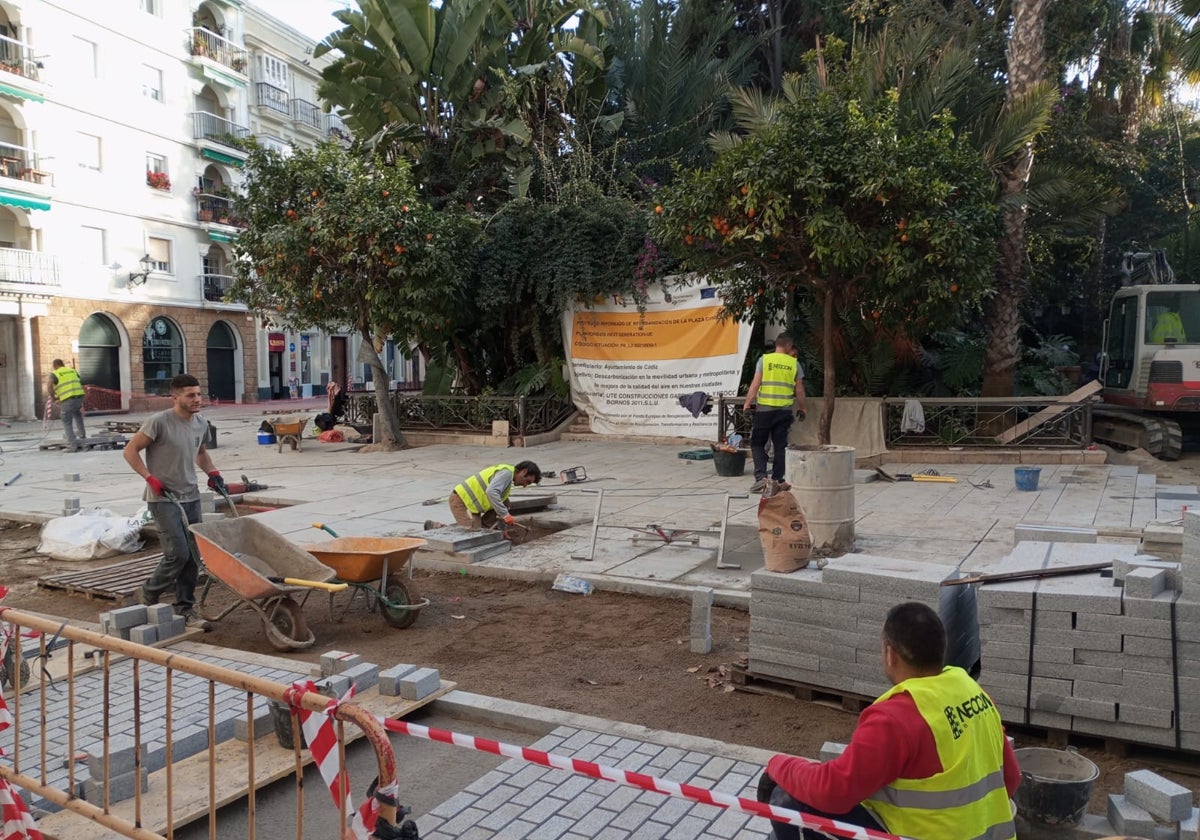 Estado actual de las obras en la plaza de Candelaria, que se está transformando en plataforma única