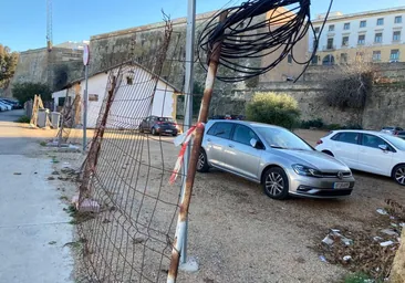 La ilegalidad campa a sus anchas en la estación de trenes de Cádiz: okupas y aparcamientos