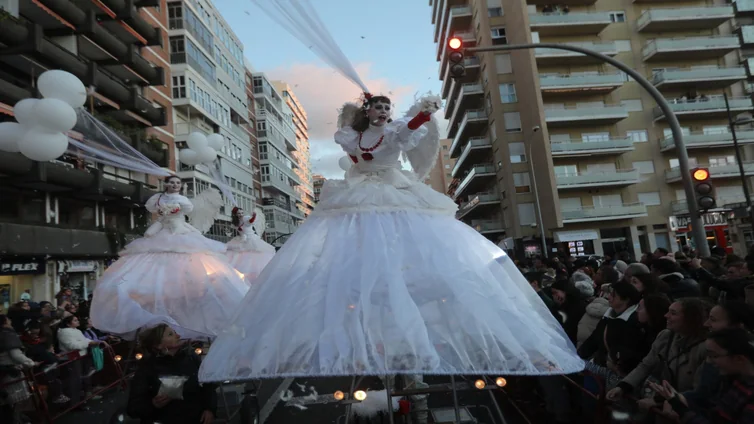 Los Reyes Magos avivan los sueños de los niños en Cádiz