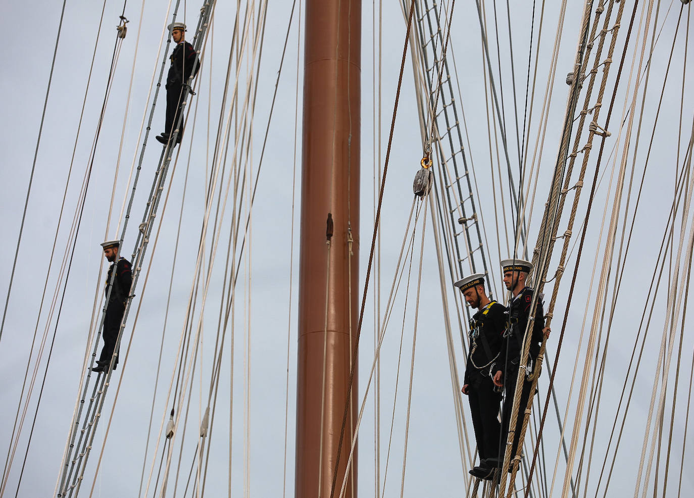 Fotos: Adiós al buque Juan Sebastián de Elcano, el embajador de Cádiz inicia un nuevo crucero de instrucción