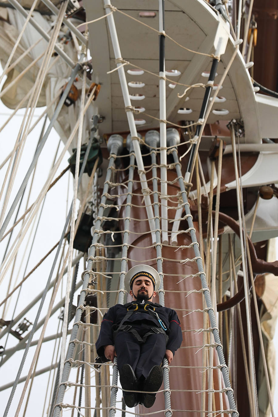 Fotos: Adiós al buque Juan Sebastián de Elcano, el embajador de Cádiz inicia un nuevo crucero de instrucción