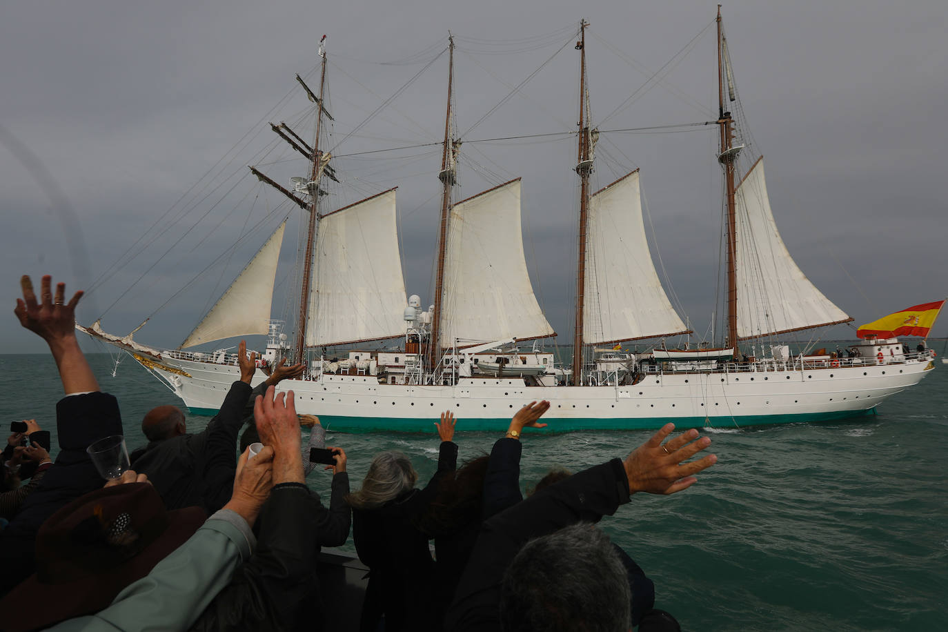 Fotos: Adiós al buque Juan Sebastián de Elcano, el embajador de Cádiz inicia un nuevo crucero de instrucción
