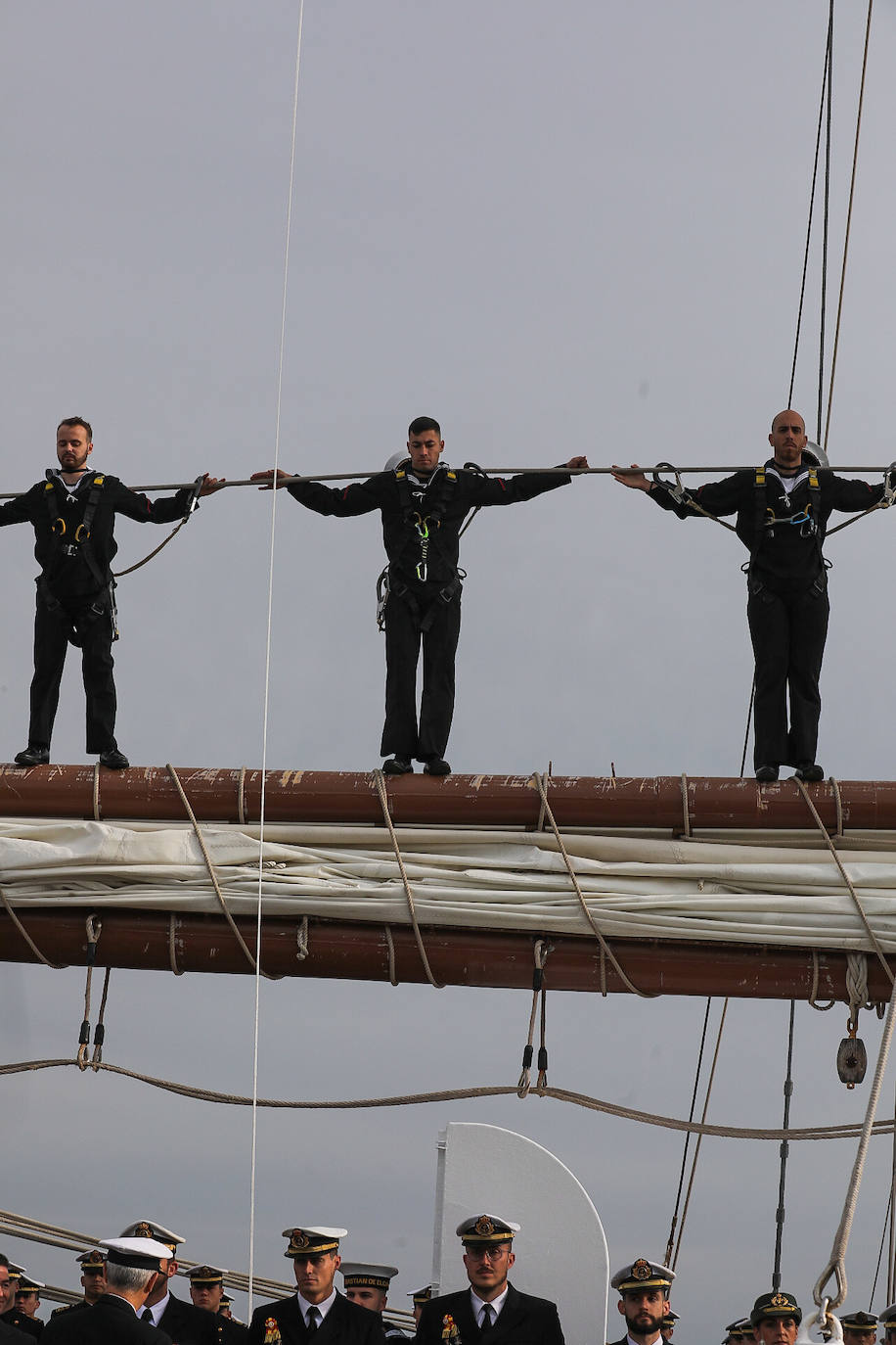 Fotos: Adiós al buque Juan Sebastián de Elcano, el embajador de Cádiz inicia un nuevo crucero de instrucción