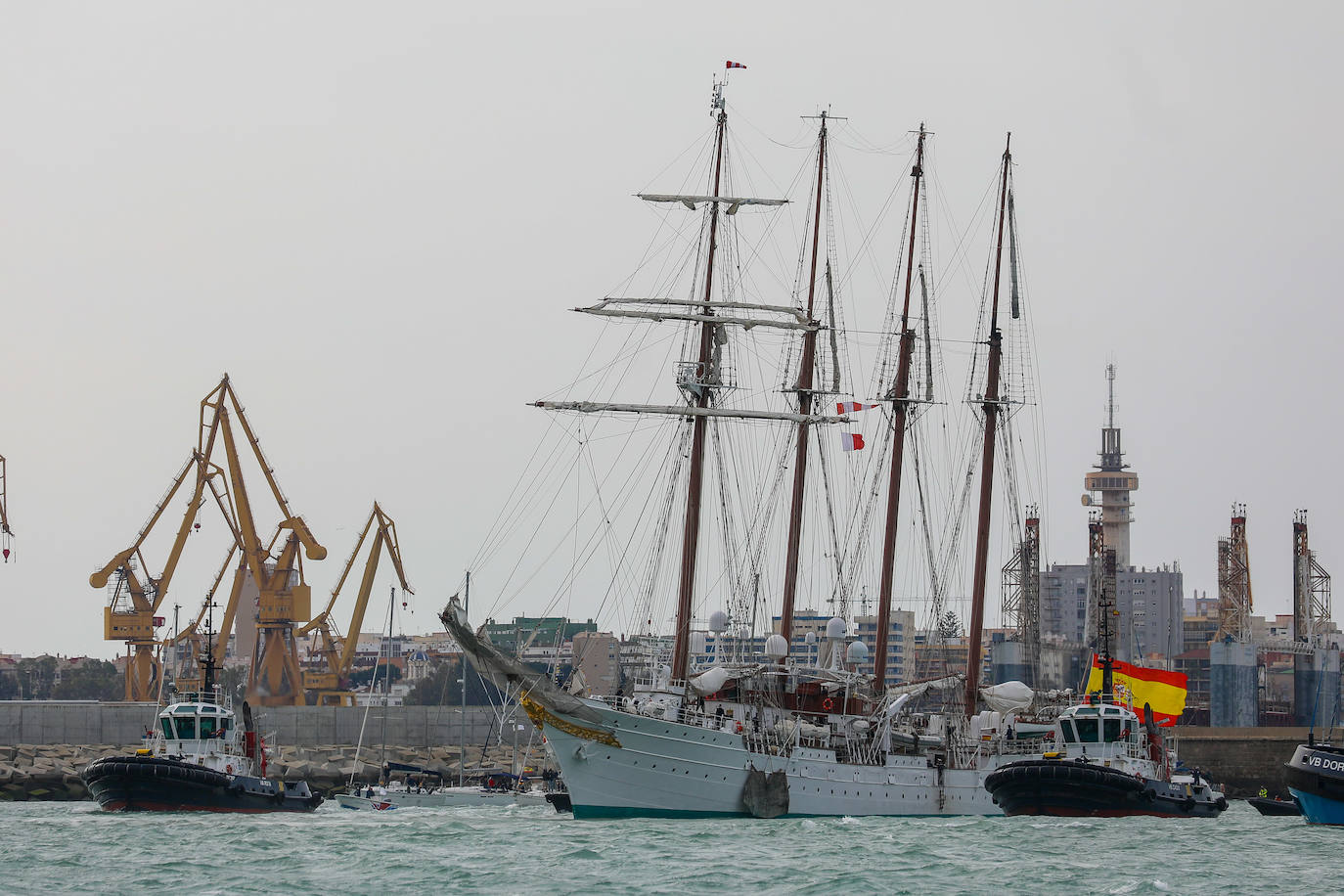 Fotos: Adiós al buque Juan Sebastián de Elcano, el embajador de Cádiz inicia un nuevo crucero de instrucción