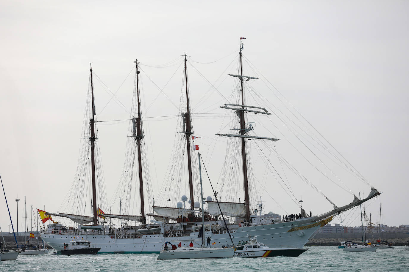 Fotos: Adiós al buque Juan Sebastián de Elcano, el embajador de Cádiz inicia un nuevo crucero de instrucción