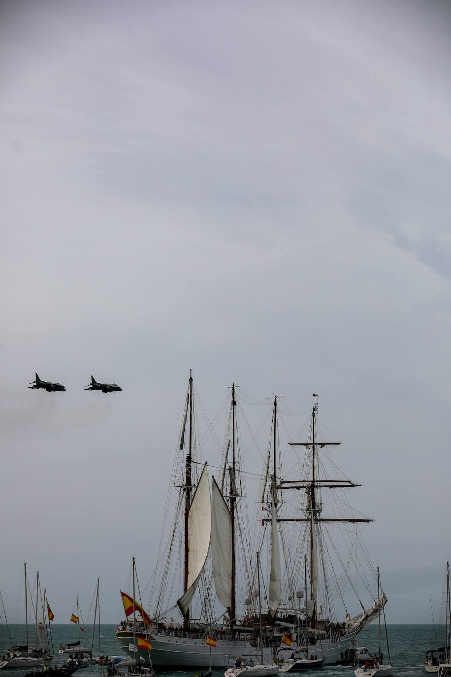 Fotos: Adiós al buque Juan Sebastián de Elcano, el embajador de Cádiz inicia un nuevo crucero de instrucción