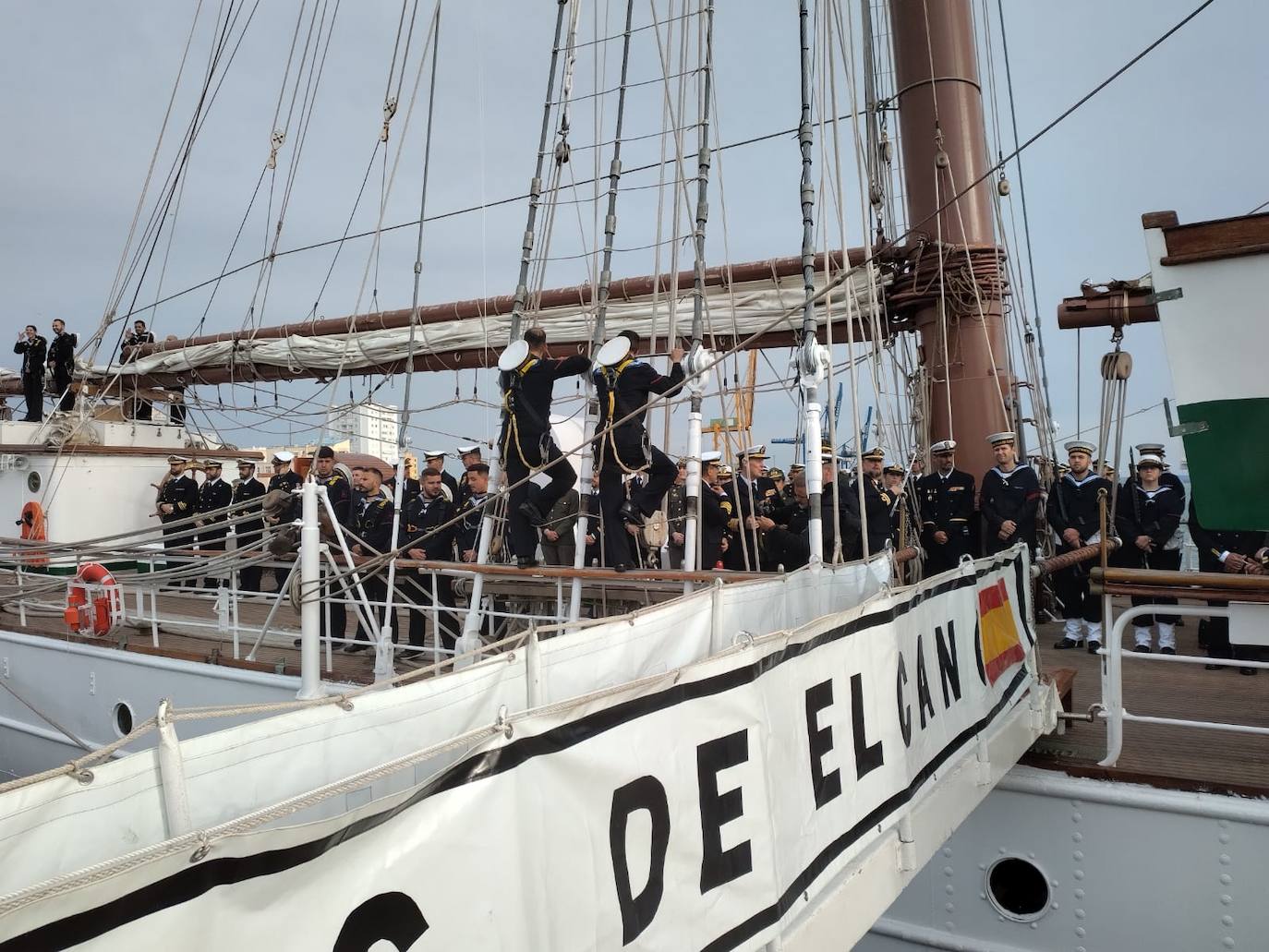 Fotos: Salida del buque Juan Sebastián de Elcano en su 96 crucero de instrucción