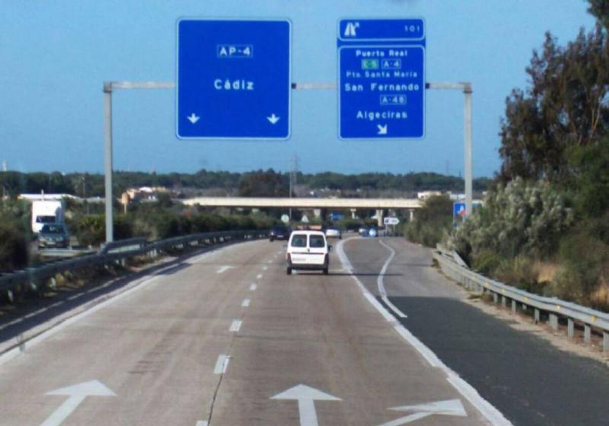 La alcaldesa critica al Gobierno por no ampliar la autopista en la provincia de Cádiz