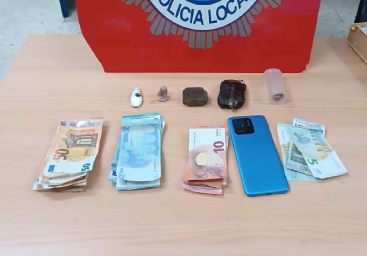 Detienen a dos hombres y una mujer por menudeo de hachís y cocaína en la playita de Arcos