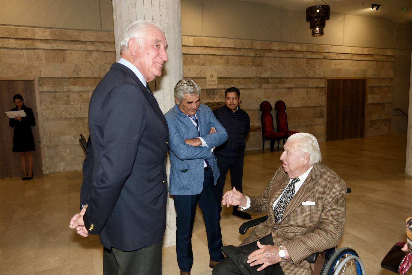 Así ha sido la entrega del premio Gaditano de Adopción a Borja Prado Eulate en Cádiz