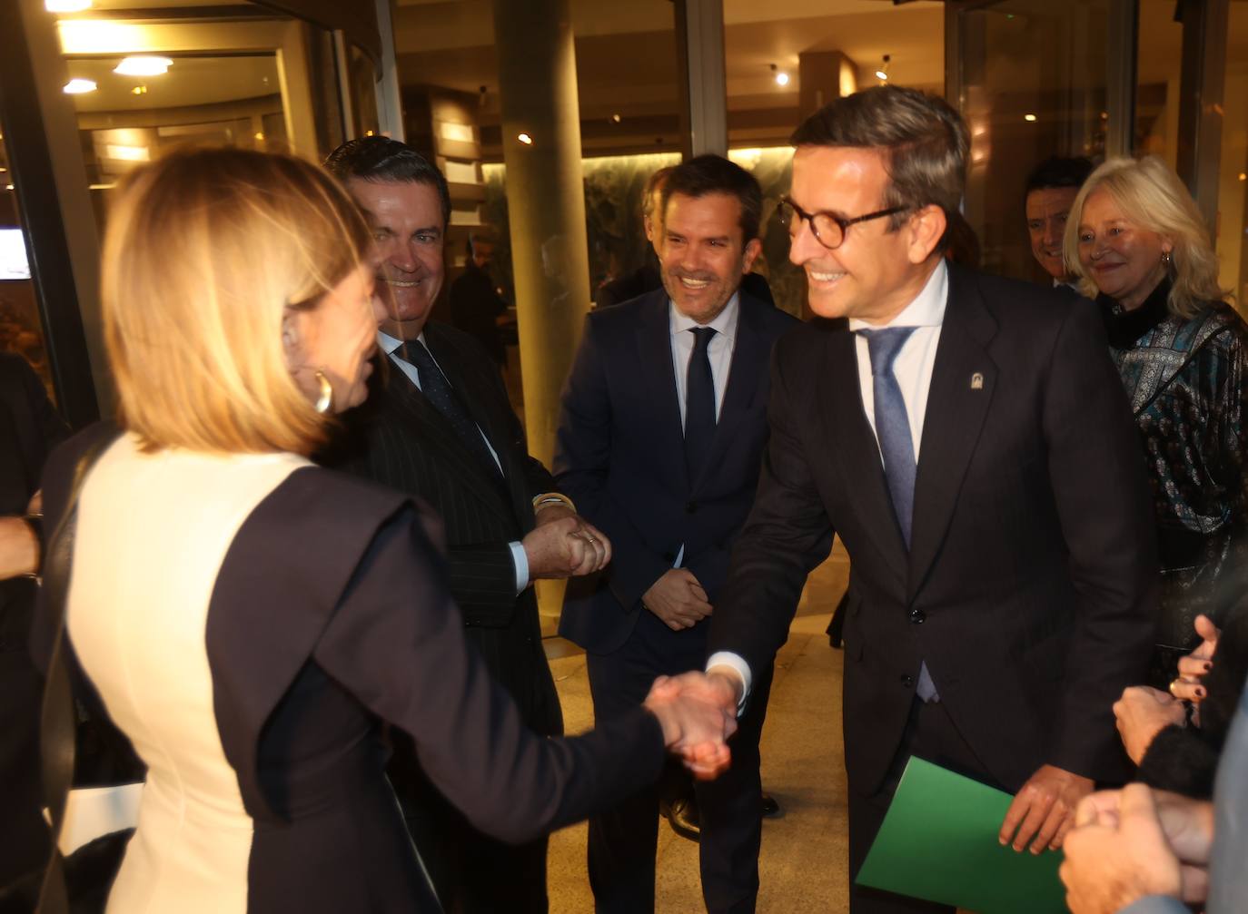 Así ha sido la entrega del premio Gaditano de Adopción a Borja Prado Eulate en Cádiz