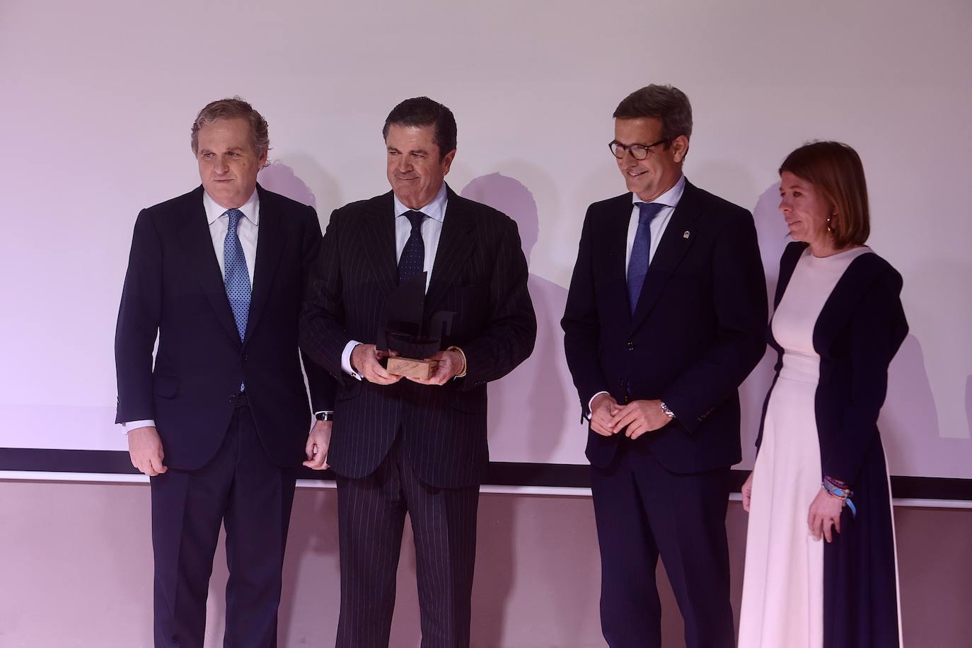 Así ha sido la entrega del premio Gaditano de Adopción a Borja Prado Eulate en Cádiz