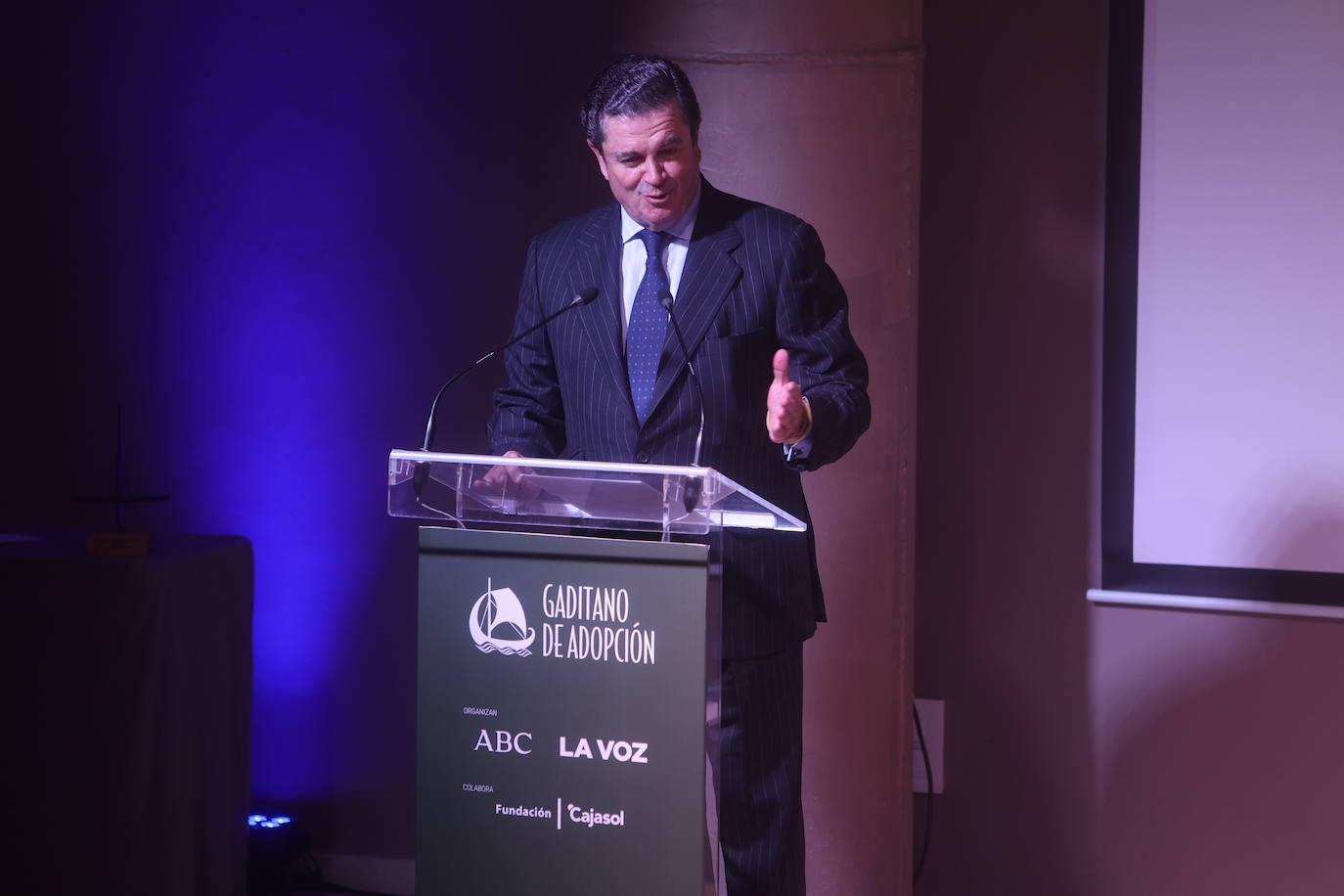 Así ha sido la entrega del premio Gaditano de Adopción a Borja Prado Eulate en Cádiz