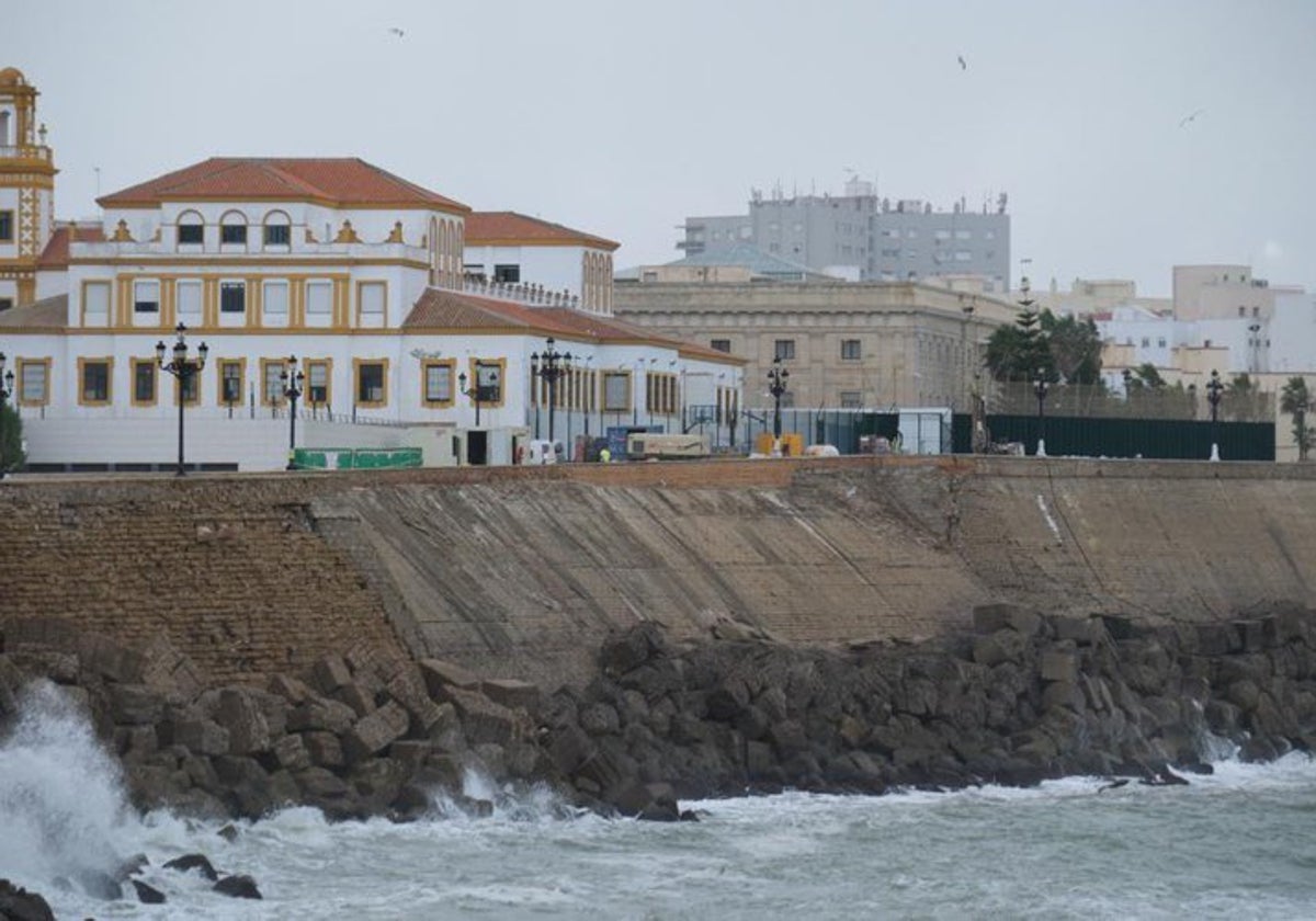 Obras en el Paseo del Vendaval para reparar las murallas