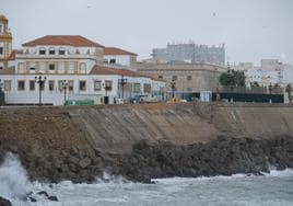 ¿Hasta cuándo durarán las obras para reparar la muralla del Paseo del Vendaval de Cádiz?