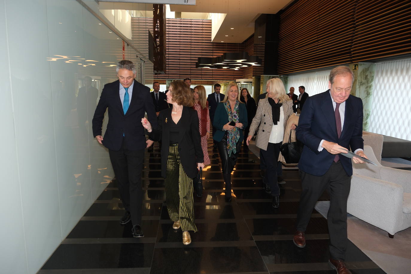 Fotos: Entrada de los invitados a La Mirada Económica de LA VOZ y ABC con Julián Quirós