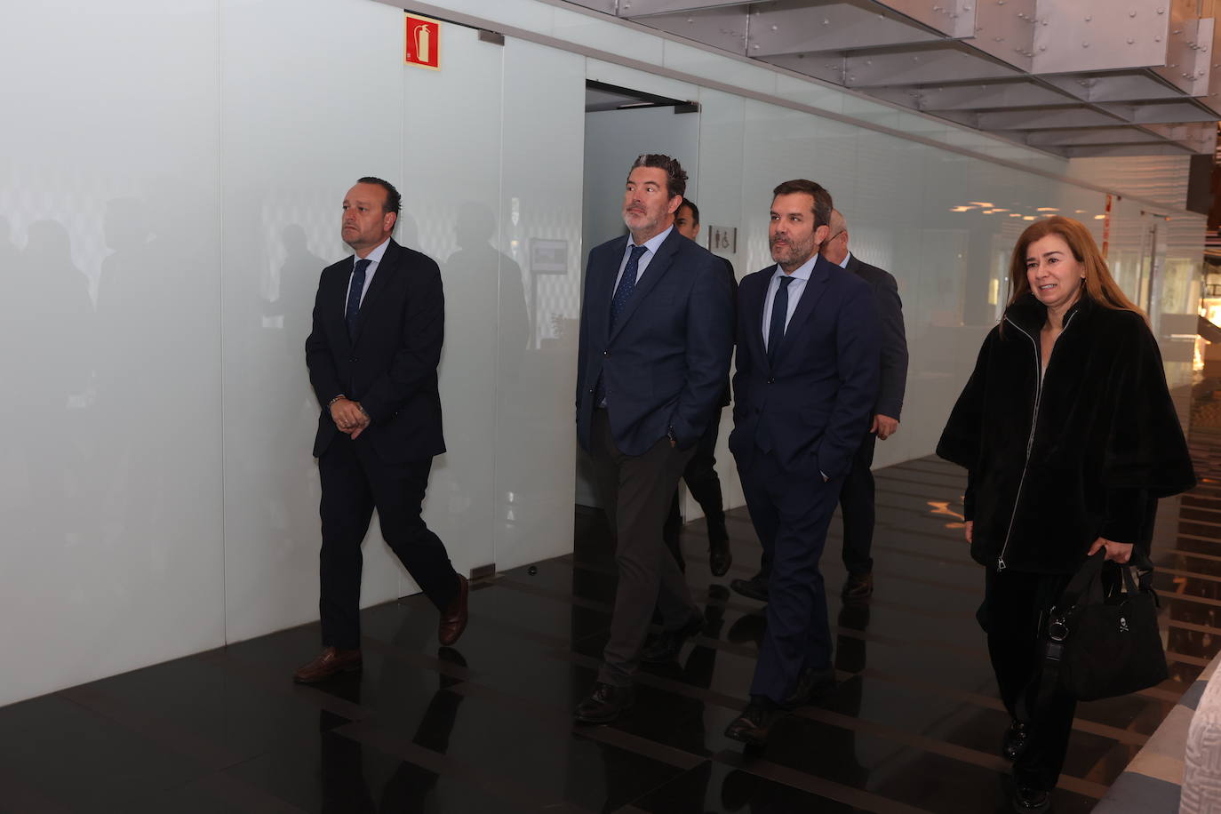 Fotos: Entrada de los invitados a La Mirada Económica de LA VOZ y ABC con Julián Quirós