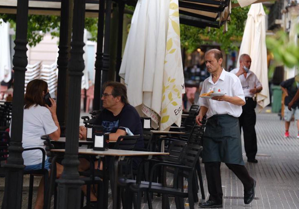 Cádiz suma casi 3.700 parados en enero