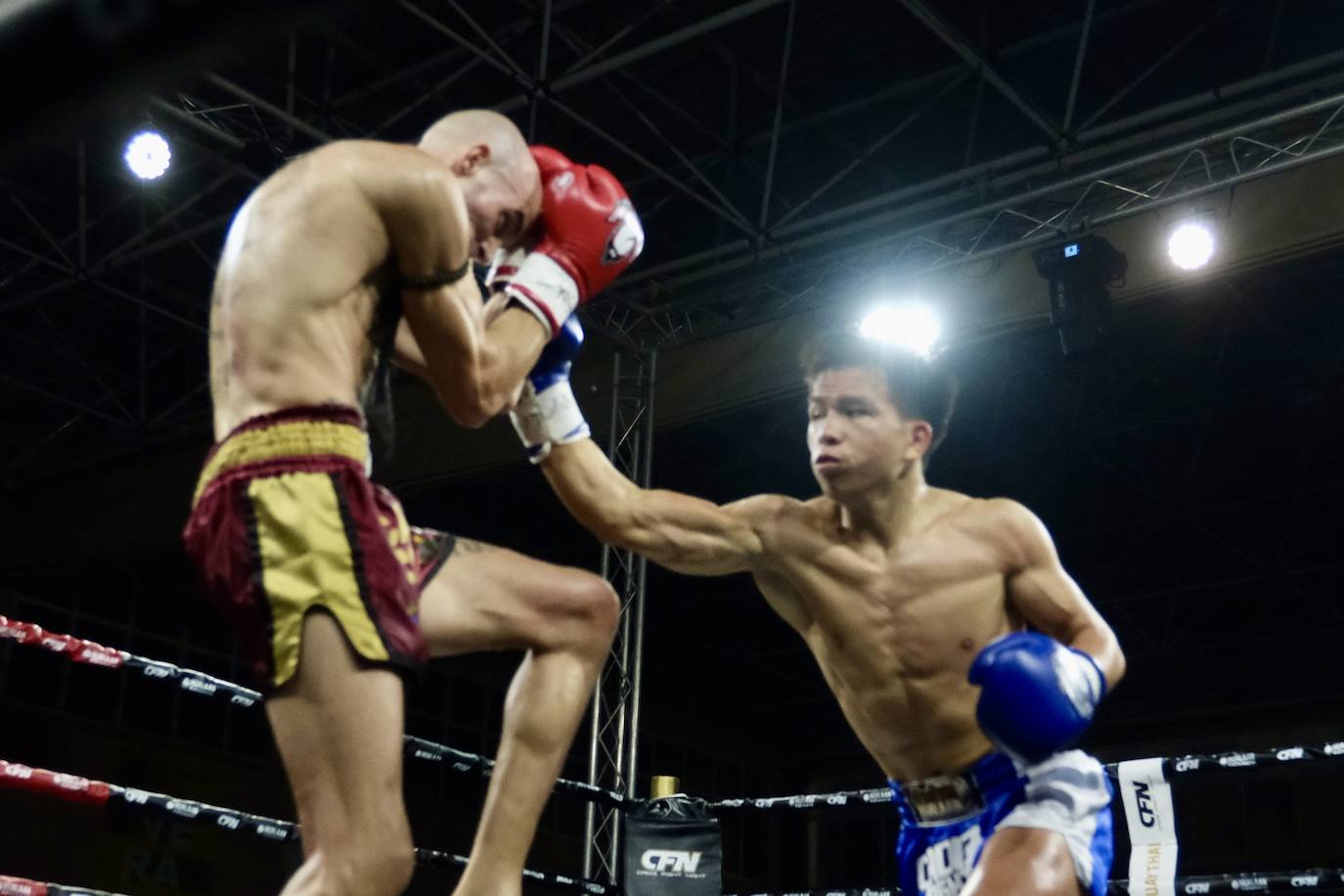 Fotos: Carlos Coello se convierte en tetracampeón mundial al vencer al tailandés Jatuphon Raksapa