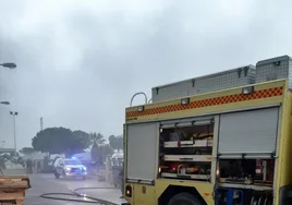 Bomberos intervienen en un incendio en una nave en Ciudad del Transporte