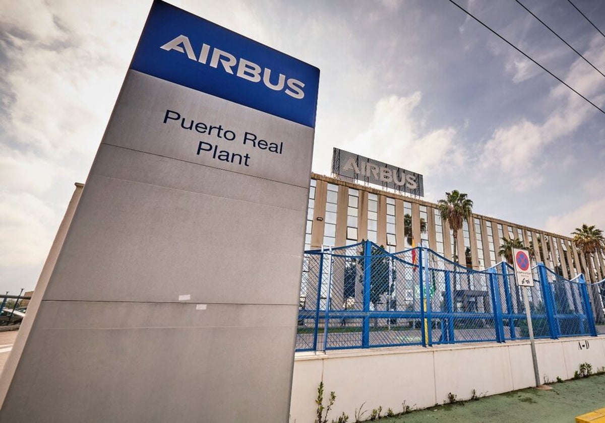 Fachada principal de la factoría de Airbus en Puerto Real