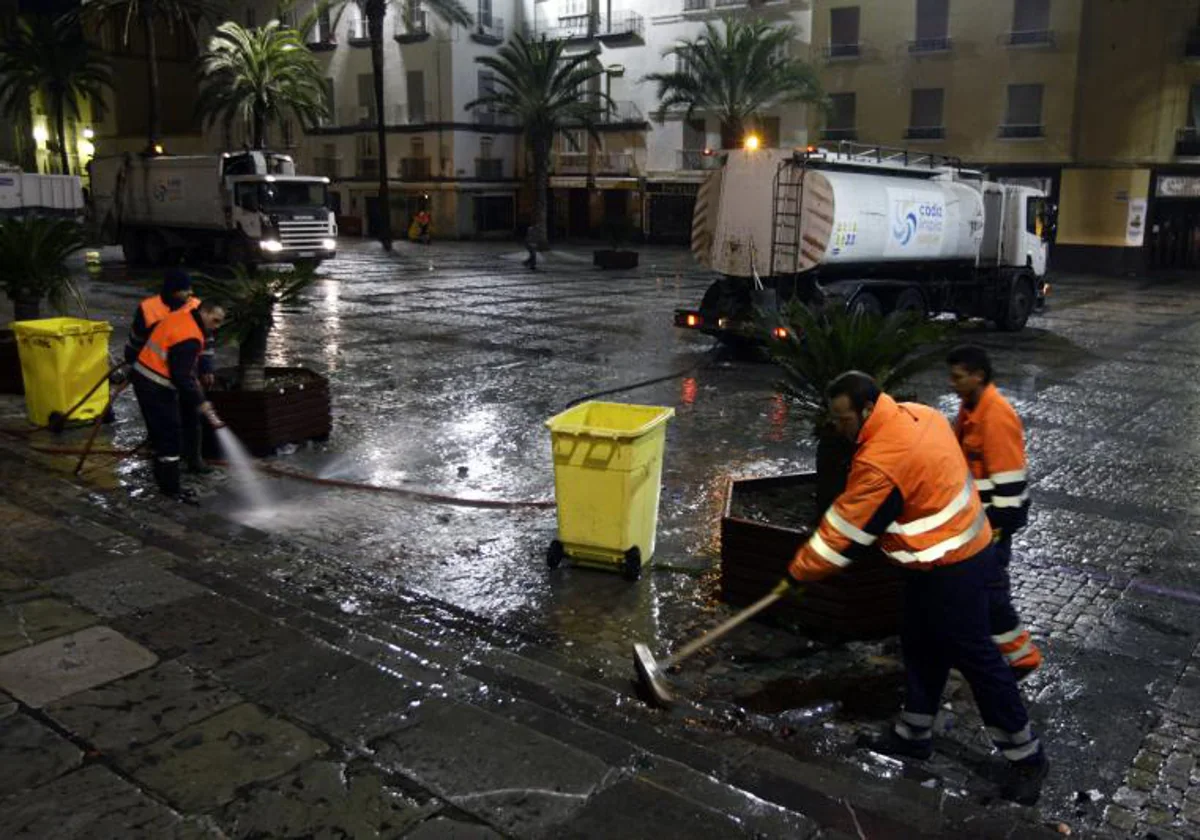 Los trabajadores de la limpieza de Cádiz agradecen el acuerdo y la colaboración de todas las partes