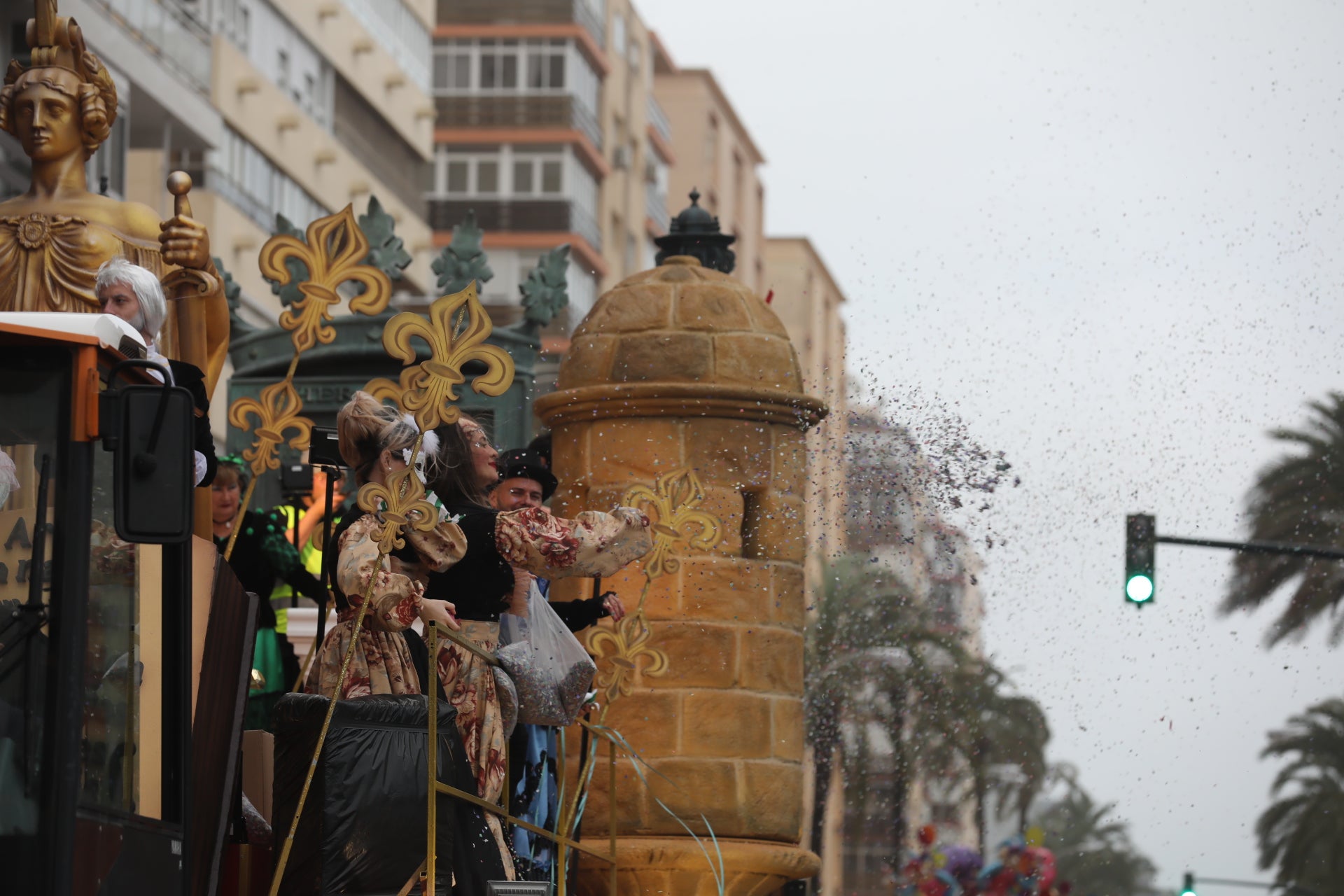 Fotos: Las mejores imágenes de la Cabalgata Magna del Carnaval de Cádiz